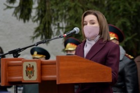 Cine este femeia care e mereu pregătită să-și sacrifice sănătatea și chiar viața pentru Maia Sandu